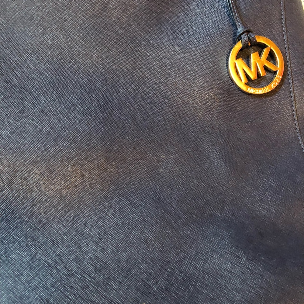 Navy blue Michael Kors bag. - Picture 7 of 8